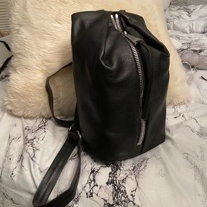 Trendy backpack with thick front zipper